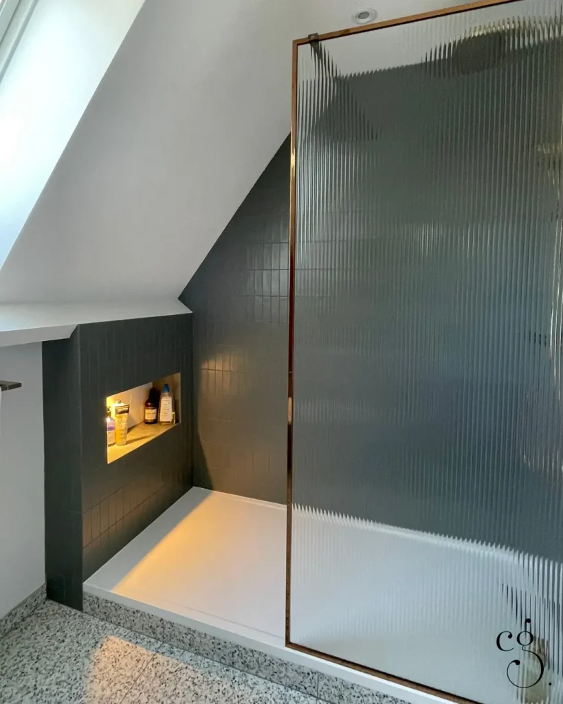 transformation et rénovation salle de bain, espace bain devient douche confortable